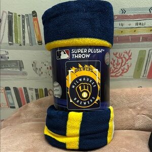 Milwaukee Brewers Super Plush Throw Blanket - Navy and Yellow